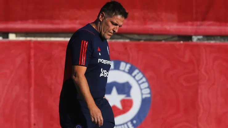 Eduardo Berizzo dio un paso al costado de la Roja por malos resultados.