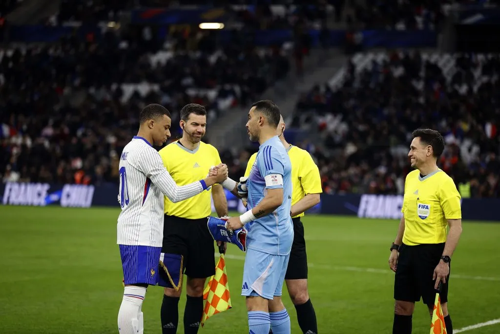 Claudio Bravo destaca el luchar mano a mano con Francia. Foto: Carlos Parra FFCH.