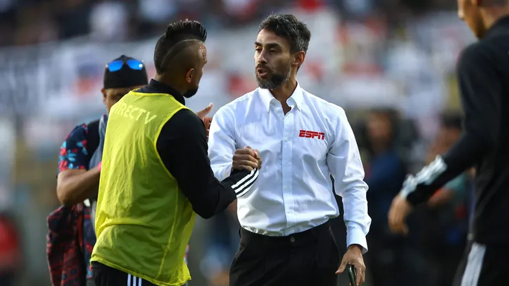 Valdivia en su faceta de comentarista junto a Arturo Vidal.