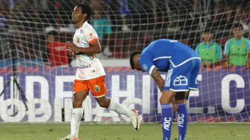 Ojeda se lamenta por la jugada de Munder en el Estadio Nacional.