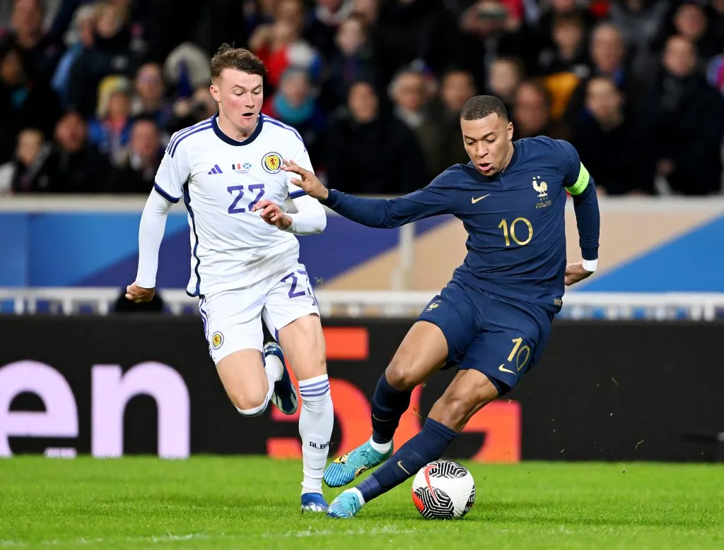 Kylian Mbappé en acción por Francia. (Mike Hewitt/Getty Images).