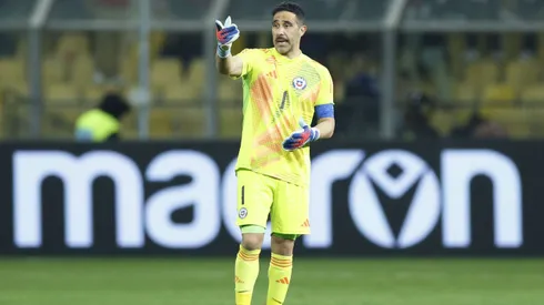 Bravo durante la victoria de Chile ante Albania.