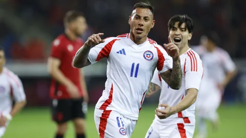 Eduardo Vargas celebrando su gol ante Albania.