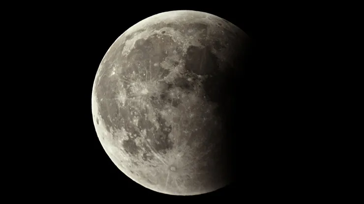 Eclipse lunar