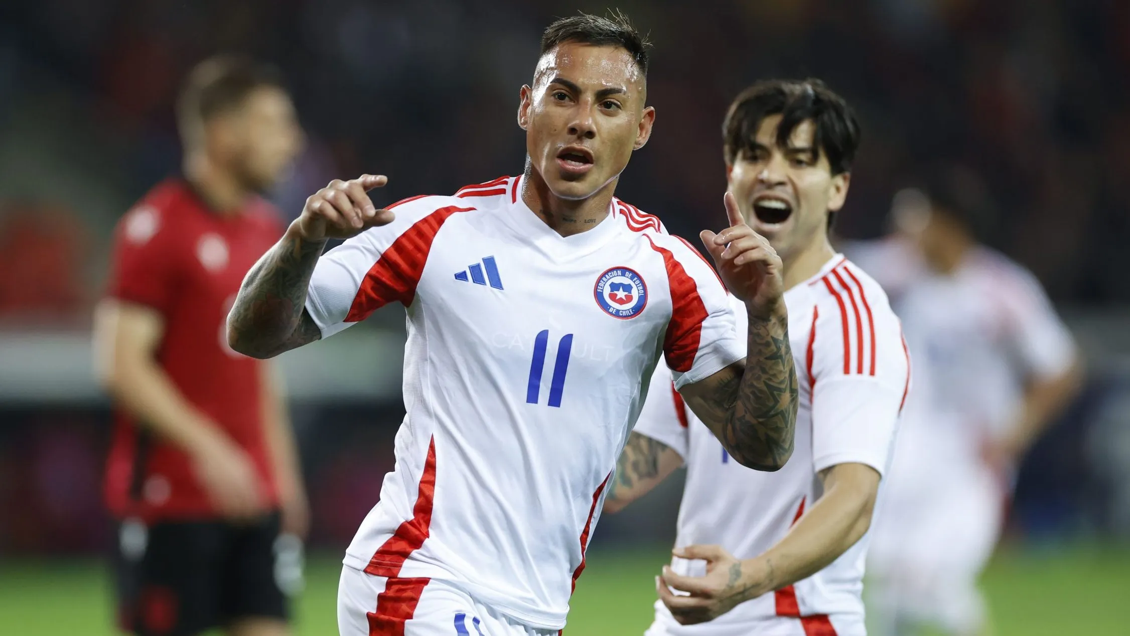 Luego de reencontrarse con los goles en Chile, Eduardo Vargas vuelve a Brasil a definir su continuidad en el Atlético Mineiro. Foto: Photosport.