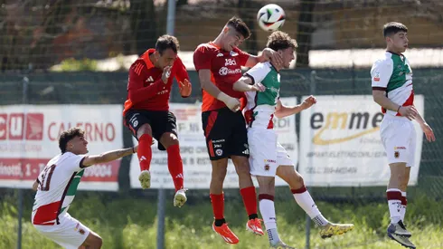 El gran salto de Thomas Galdames para el gol de Chile.