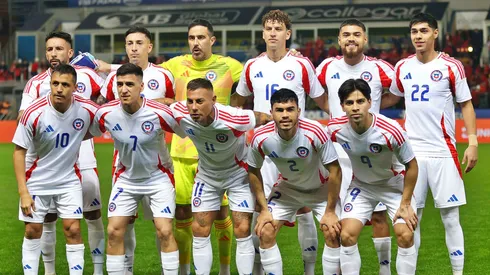 La Roja jugó de blanco y debutó con un triunfo de la mano de Gareca.