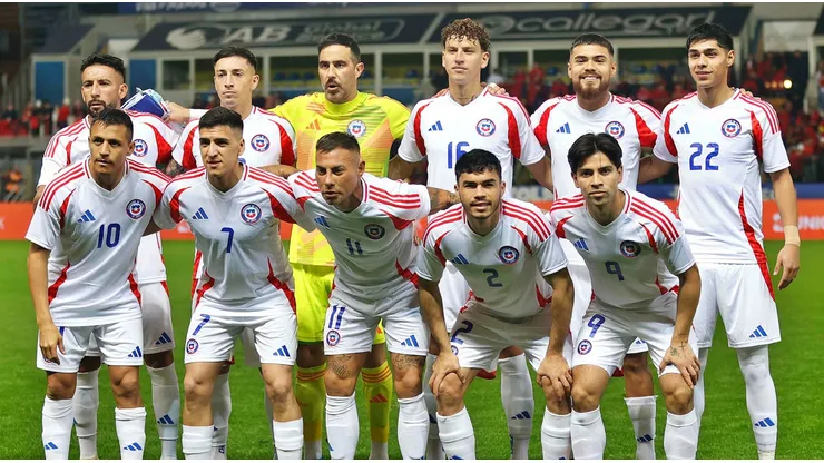 La Roja jugó de blanco y debutó con un triunfo de la mano de Gareca.
