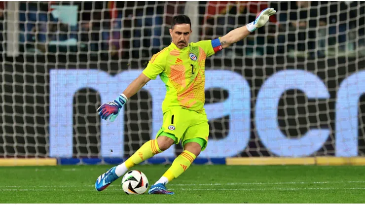 Claudio Bravo puede dejar España para ir a una exótica liga.