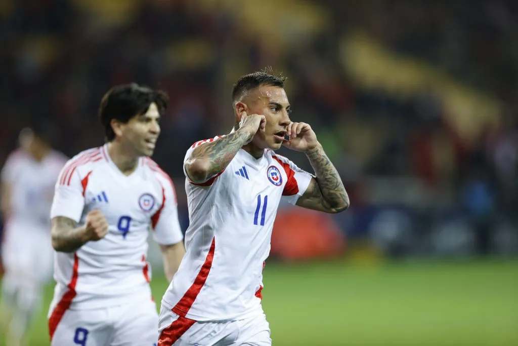Edu Vargas celebra su gol