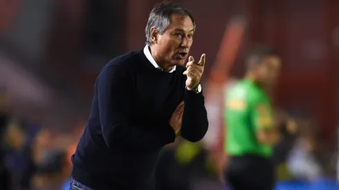 Ariel Holan se mostró abierto a tomar al club, aunque recibió severas críticas por eso.