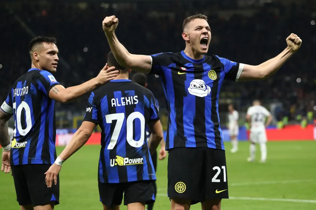 Kristjan Asllani celebra uno de los dos goles que ha marcado por el Inter de Milán. (Marco Luzzani/Getty Images).