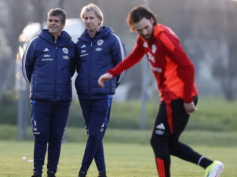 Brereton le explica con traductor a Gareca su puesto en la Roja