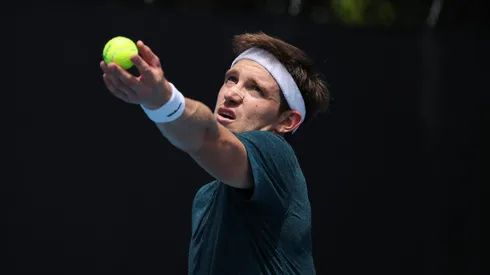 Nicolás Jarry salta a la cancha en el Masters 1000 de Miami.