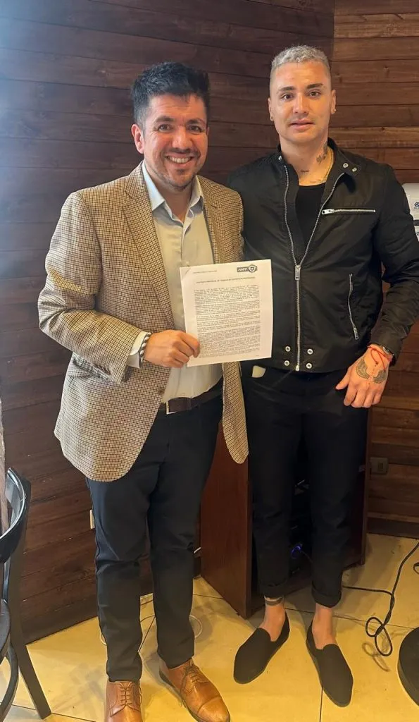 Cristóbal Campos junto a Guillermo Lee, el presidente de San Antonio Unido.