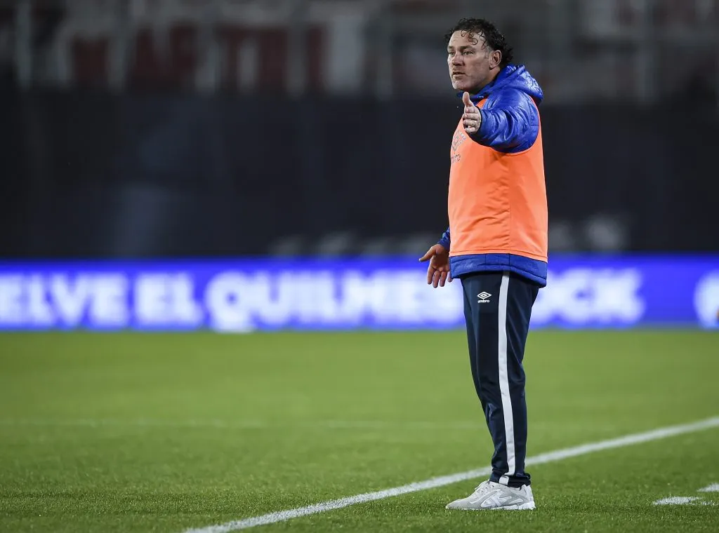 Gabriel Milito rechazó la puesta de Universidad Católica. Ahora la UC debe activar rápidamente un Plan B para su búsqueda. | Foto: Getty Images. 