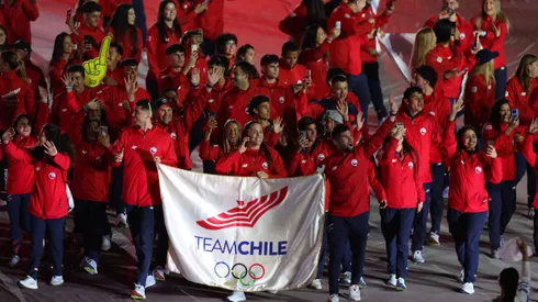 A teñir París de rojo.