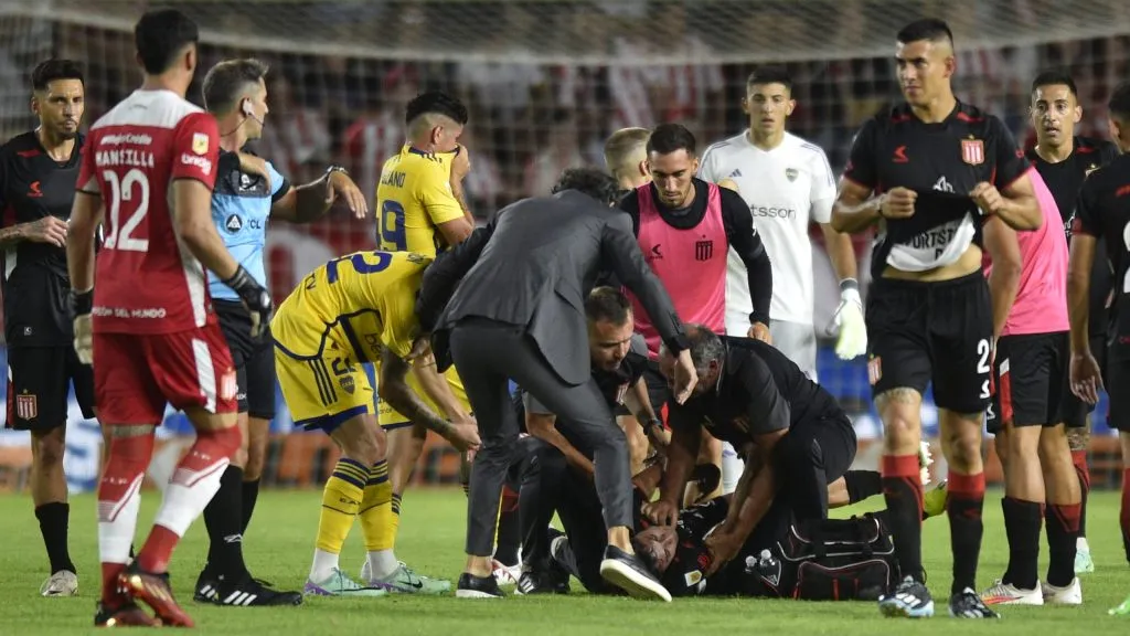 Javier Altamirano convulsionó en el partido entre Estudiantes y Boca. Foto: Getty Images.