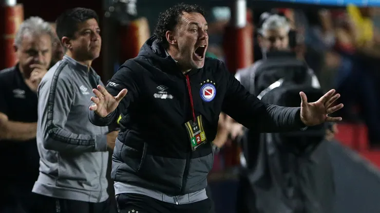 Gabriel Milito tuvo una reunión con el Tati Buljubasich en Argentina, pero...