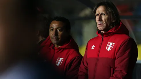 Nolberto Solano junto a Ricardo Gareca en la banca peruana