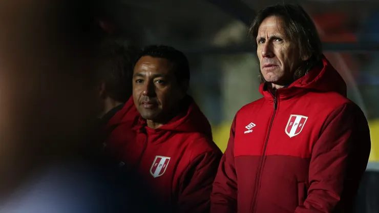 Nolberto Solano junto a Ricardo Gareca en la banca peruana