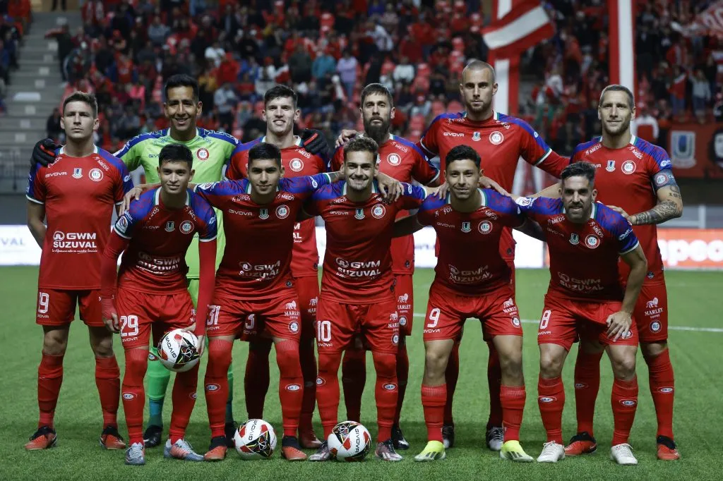 La Calera tiene seis extranjeros inscritos, pero sólo cinco pueden estar en la planilla de un partido | Photosport