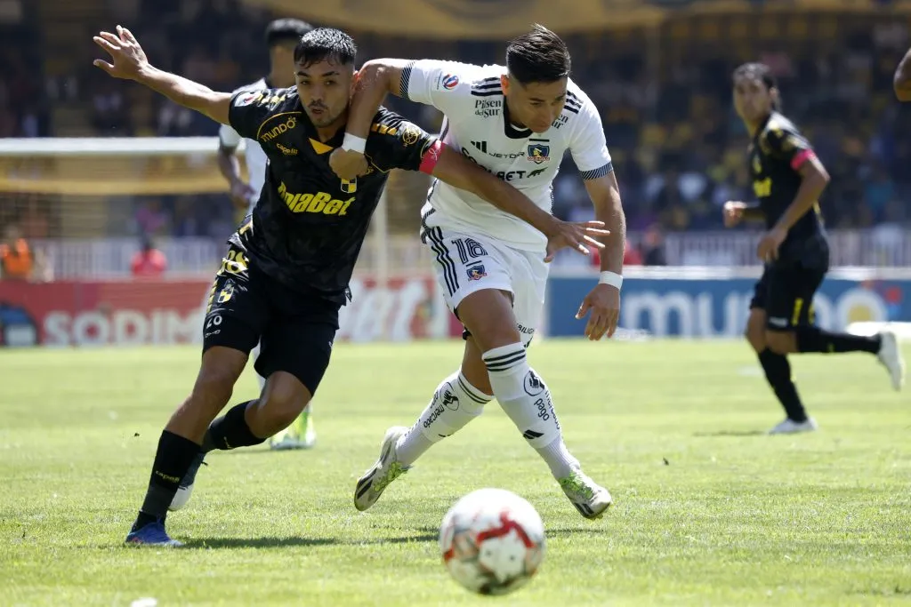Una de las polémicas jugadas del partido. Foto: Andres Pina/Photosport