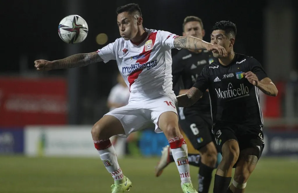 Jean Paul Pineda con los colores de Curicó Unido en el año 2021. Imagen: Photosport.