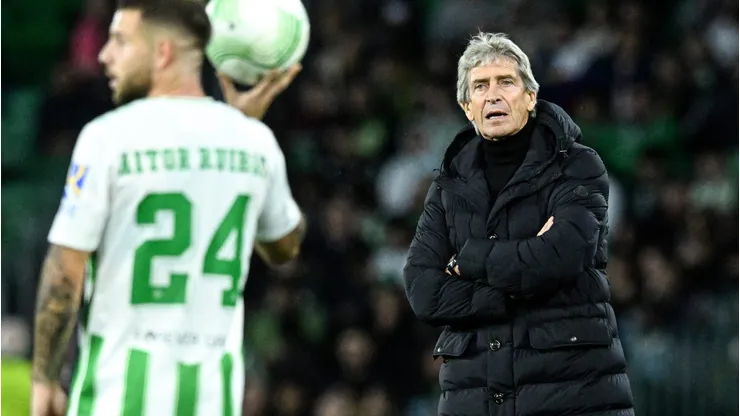 Manuel Pellegrini sufre en plenas vacaciones con las salidas de los jugadores del Betis.