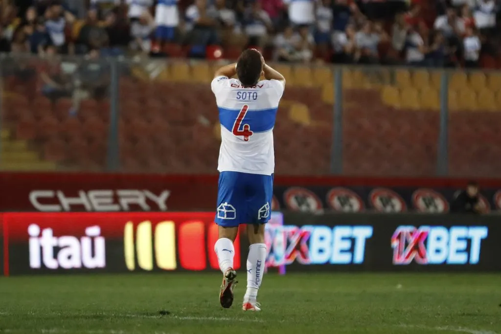 Católica apenas empató con Audax a pesar de tener un jugador más