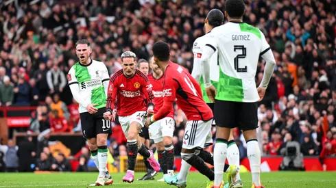 Manchester United dio vuelta el partido por el certamen inglés.
