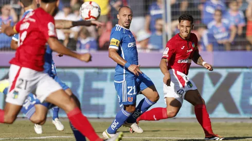 Pese al virus estomacal que atacó a la U en la semana, Marcelo Díaz lideró un sólido equipo ante O'Higgins.