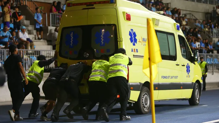 Insólito: ambulancia se quedó en panne en duelo de Iquique vs Cobresal.