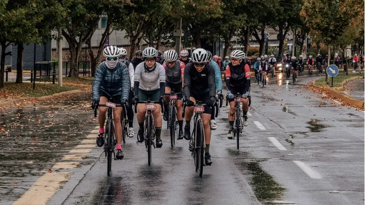 Las ciclistas sufrieron condiciones climáticas adversas el año pasado