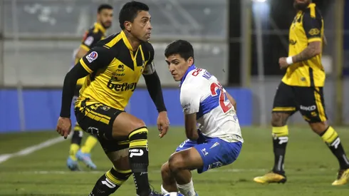 Gonzalo Jara fue dirigido por el entrenador que recibió una oferta formal de Católica.