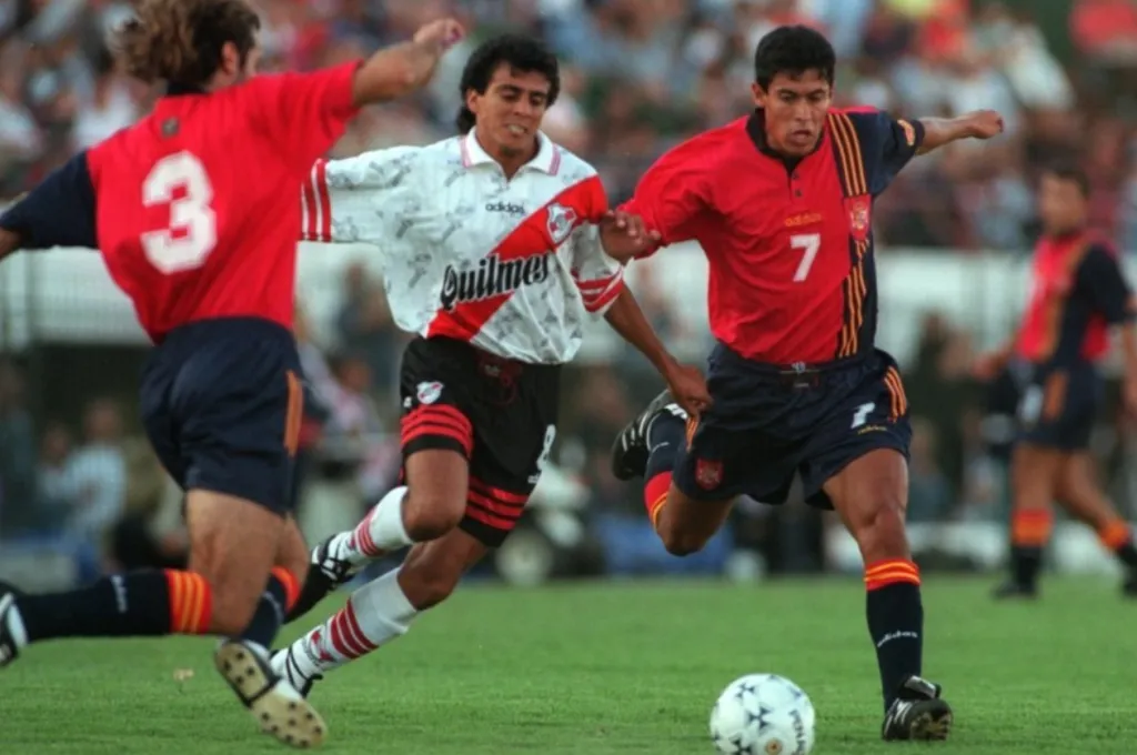 Jorge Almirón en su época de jugador de Deportivo Español. (Archivo El Gráfico).