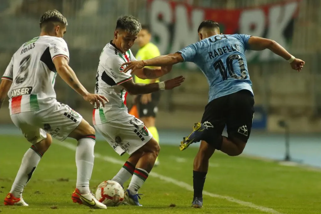 Bryan Rabello, una de las buenas figuras del Capo de Provincia en el inicio de año, en acción frente a Palestino. (Jorge Loyola/Photosport).
