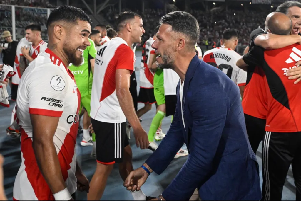 Así fue el festejo entre Martín Demichelis y Paulo Díaz tras la Supercopa.