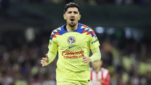 Diego Valdés jugando contra Chivas.