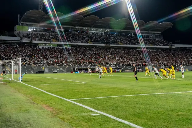 Carlos Palacios abrió la cuenta en la victoria de Colo Colo para acceder a la fase de grupos. (Foto: Guille Salazar | RedGol).