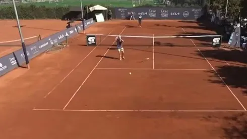 Argentino patea la silla del árbitro en el Challenger de Santiago.
