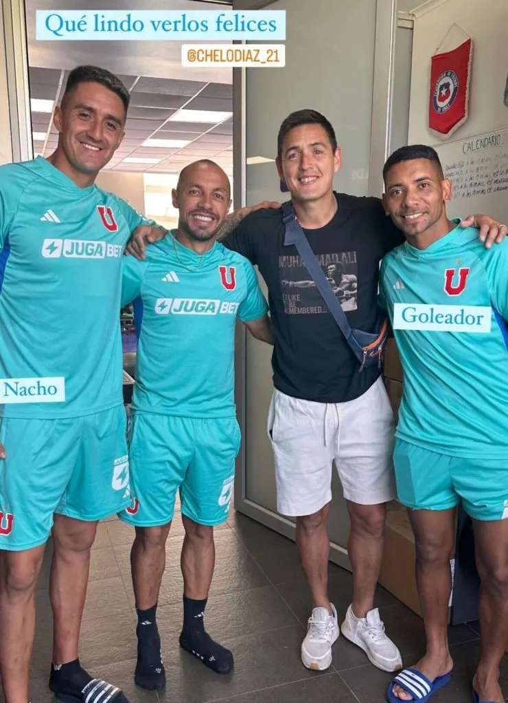 Matías Rodríguez con sus ex compañeros de Universidad de Chile.