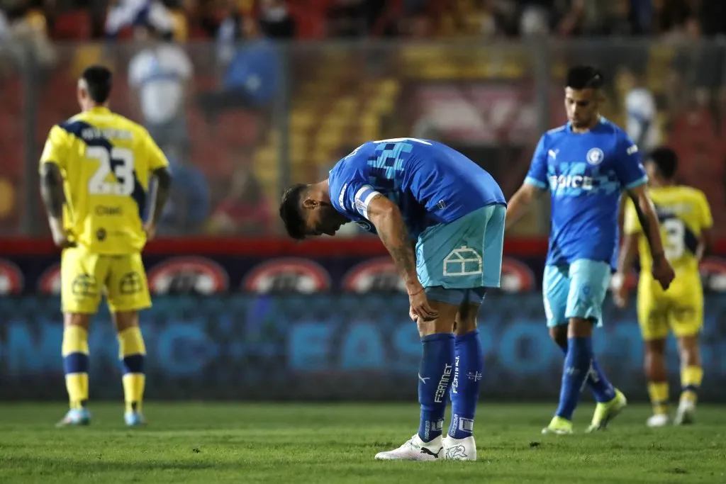 La Católica vivió una pesadilla contra Everton.