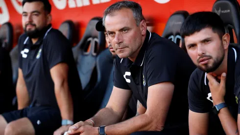 Davis González junto a Gustavo Dalsasso dirigiendo a Everton.