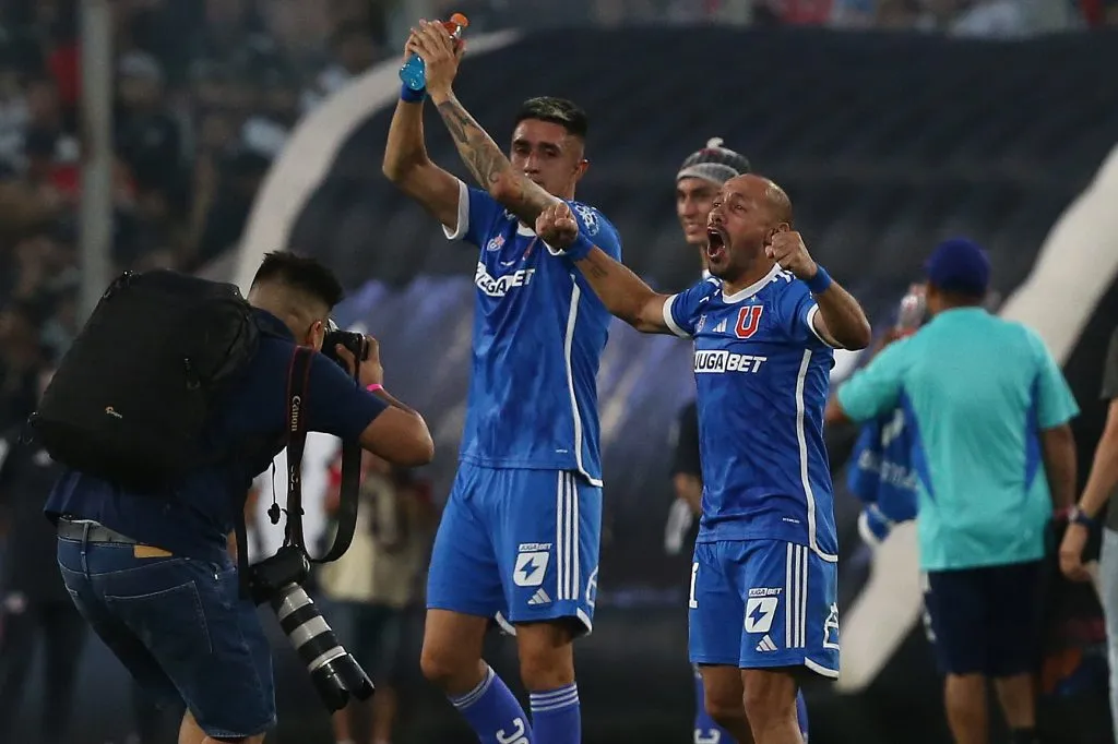 Marcelo Díaz festeja en el estadio Monumental. Foto: Javier Salvo/Photosport
