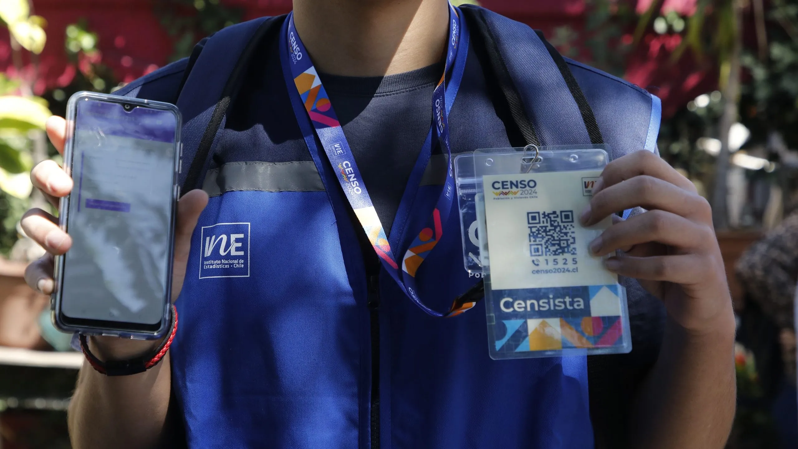Verifica la identidad de un censista escaneando el código QR de su credencial.