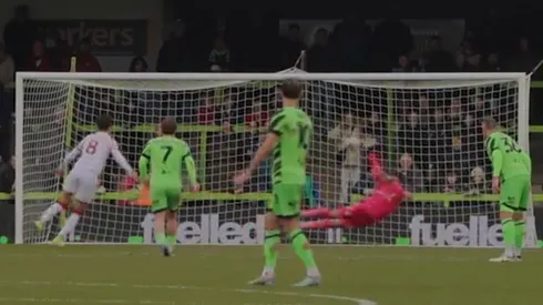 Vicente Reyes tuvo una intervención extraordinaria en el Forest Green Rovers.
