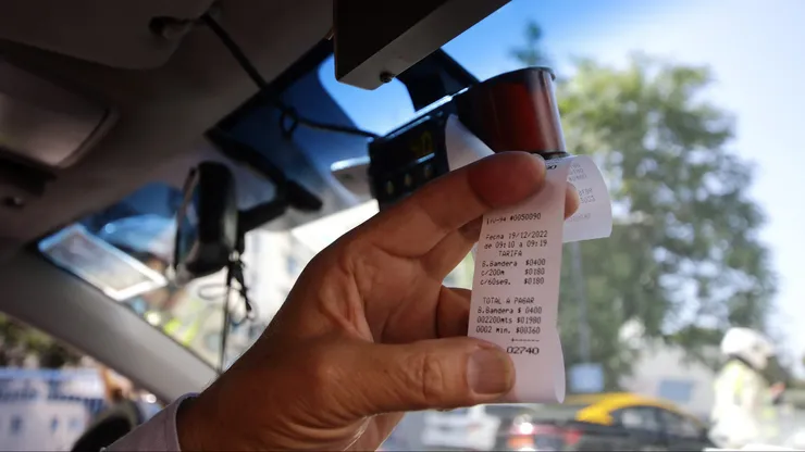 Revelan nueva estafa de los taxistas en el aeropuerto