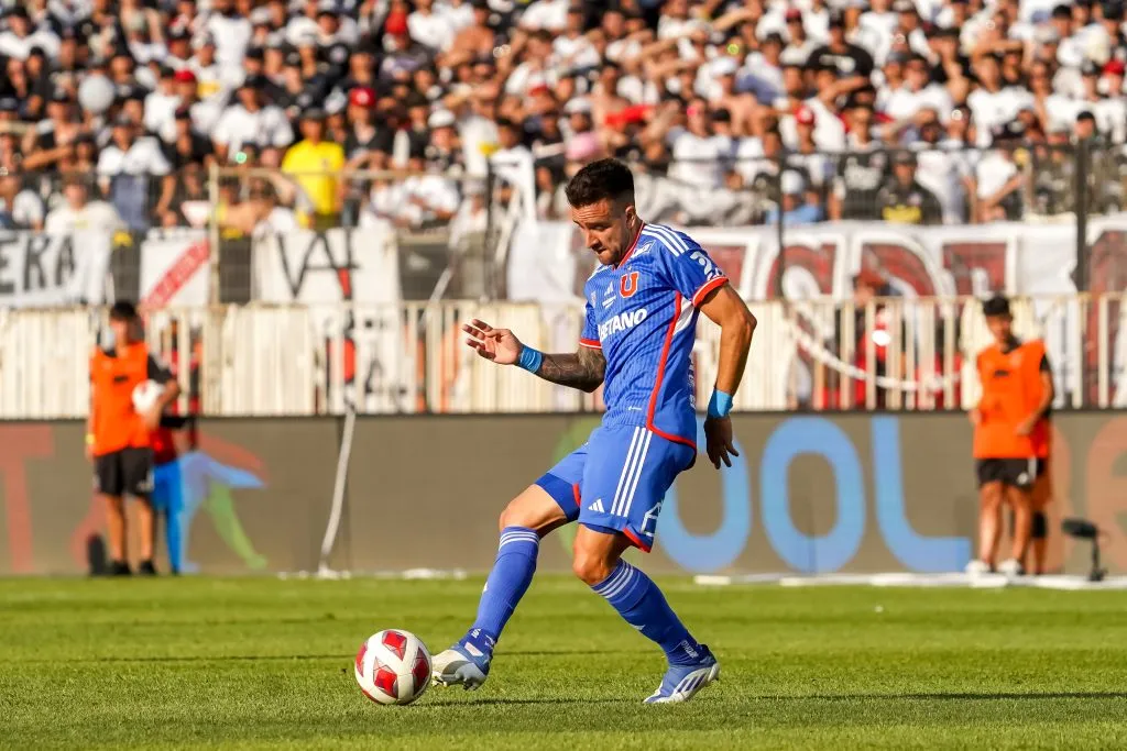 Matías Zaldivia jugaba sus primeros partidos en Universidad de Chile para el último Superclásico en el estadio Monumental. Foto: Guille Salazar / Redgol.