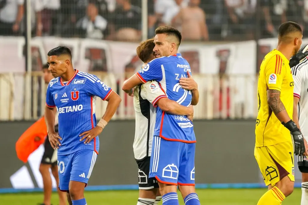 Leonardo Gil se abrazó con Zaldivia una vez terminó el Superclásico. Foto: Guille Salazar / Redgol.